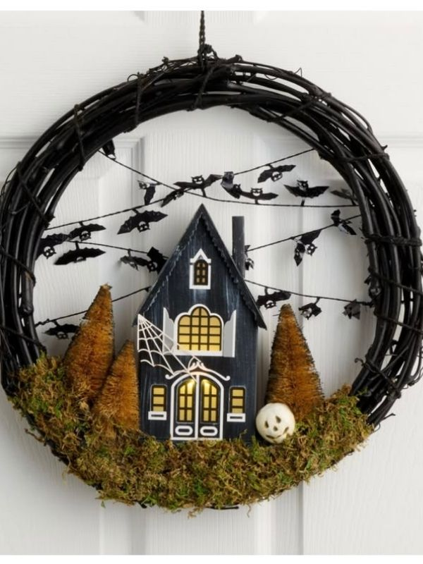 haunted-house-wreath-ideas