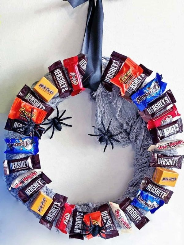 candy-halloween-wreath-ideas