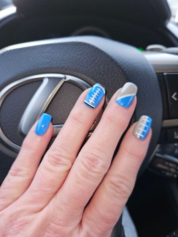 short-football-nail-idea