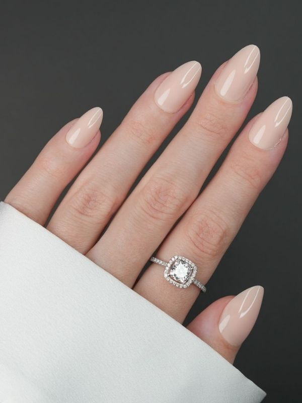 thanksgiving-nail-idea-for-fair-skin