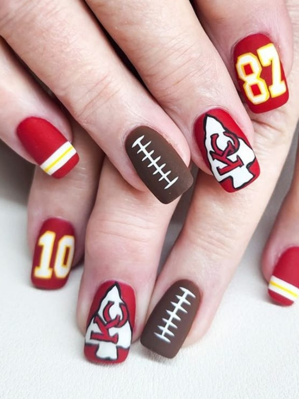 Football-nail-ideas 