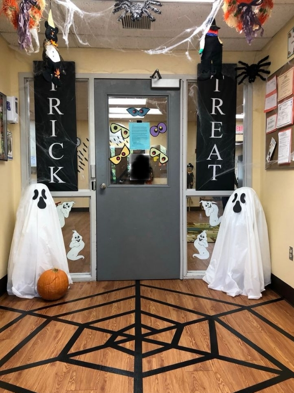 Spooky-halloween-office-door-decor