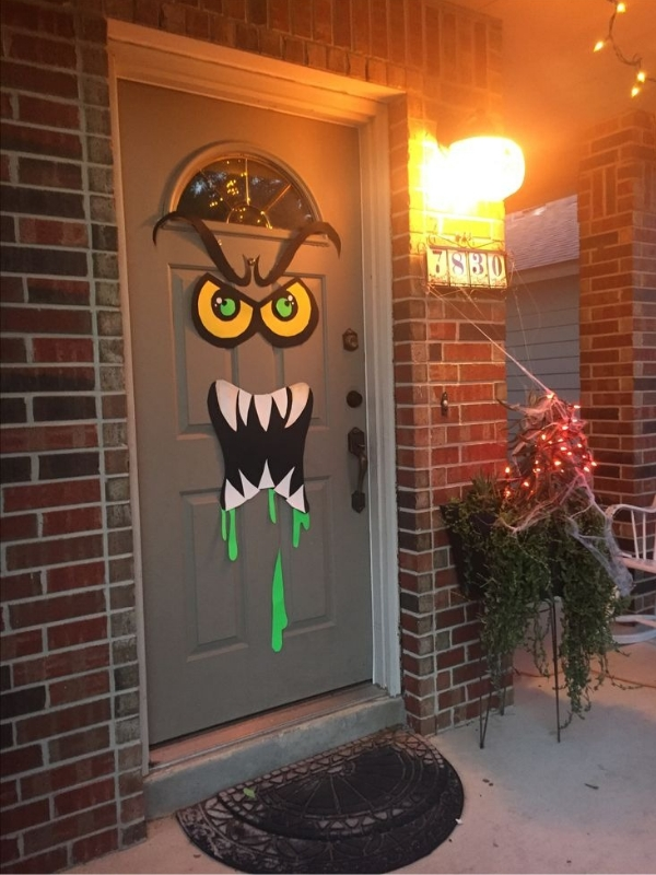 Halloween-monster-door