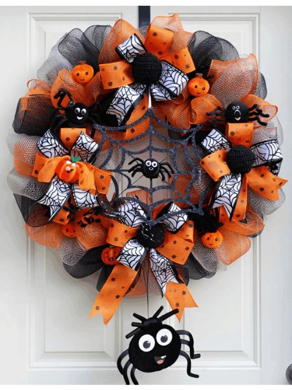 Halloween-apartment-front-door-decor-idea 
