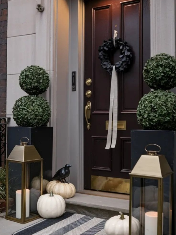 Elegant-Halloween-Apartment-Door
