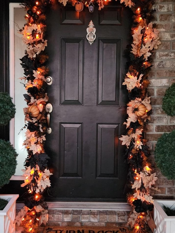 Halloween-front-door-decor-idea 