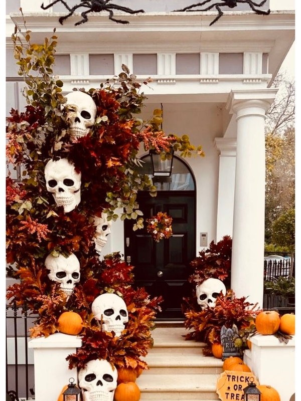 Halloween-front-entrance-decor-idea 