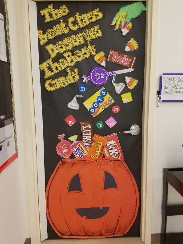 Halloween-candy-door-decor-ideas 