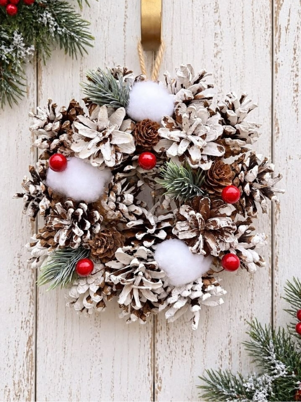 Rustic-Christmas-Wreath With-Pinecones
