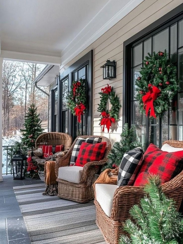 Rustic-Red-Green-Christmas-Porch
