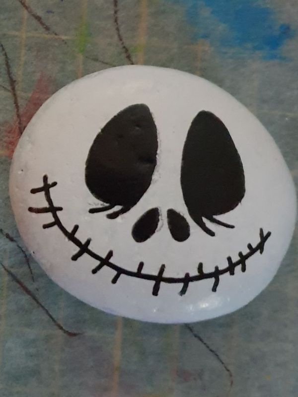 Black-and-white-Halloween-stone