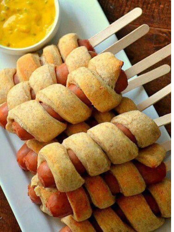 Mini-Hot-Dogs-as-Party-Food-Ideas-For-Kids