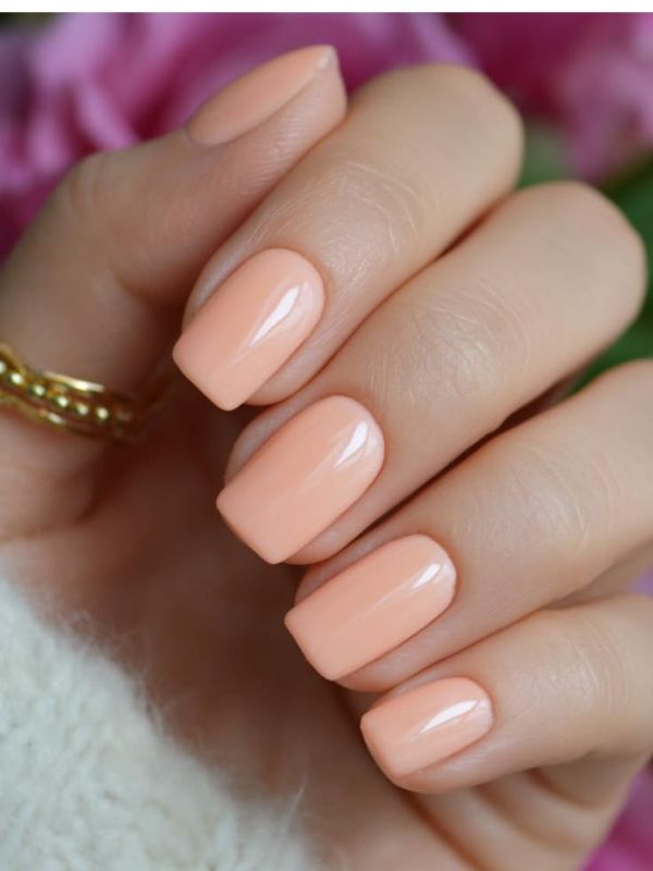 Sheer-Peach-Short-Nails-Design-for-fair-skin