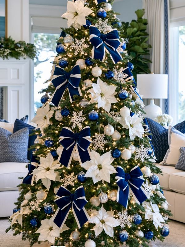 Elegant-Christmas-Tree-Ideas-With-Oversized-Ornaments