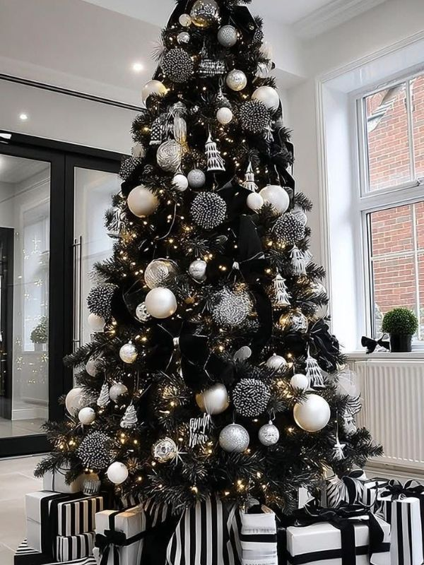 Black-and-White-Christmas-Tree-Ideas